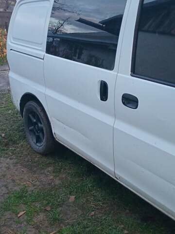 Белый Хендай H-1, объемом двигателя 2.48 л и пробегом 450 тыс. км за 2600 $, фото 2 на Automoto.ua