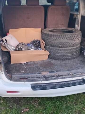 Белый Хендай H-1, объемом двигателя 2.48 л и пробегом 450 тыс. км за 2600 $, фото 5 на Automoto.ua