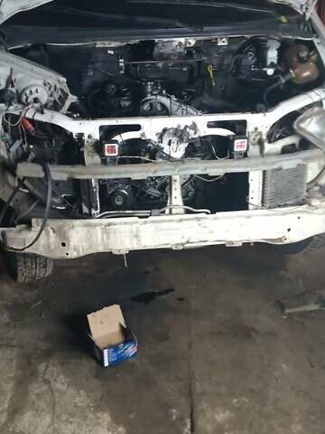 Белый Хендай H-1, объемом двигателя 2.48 л и пробегом 450 тыс. км за 2600 $, фото 8 на Automoto.ua