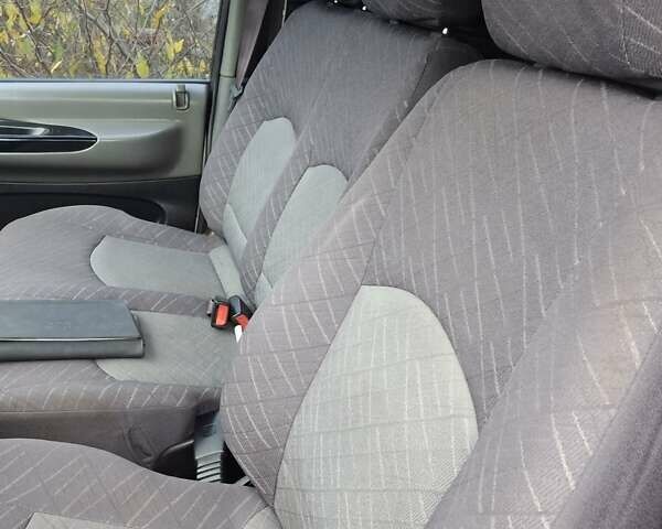 Белый Хендай H-1, объемом двигателя 2.5 л и пробегом 348 тыс. км за 4300 $, фото 10 на Automoto.ua