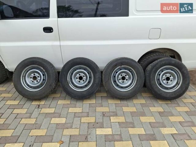 Белый Хендай H-1, объемом двигателя 2.5 л и пробегом 348 тыс. км за 4300 $, фото 25 на Automoto.ua