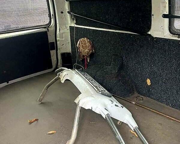 Белый Хендай H-1, объемом двигателя 2.5 л и пробегом 160 тыс. км за 2000 $, фото 3 на Automoto.ua