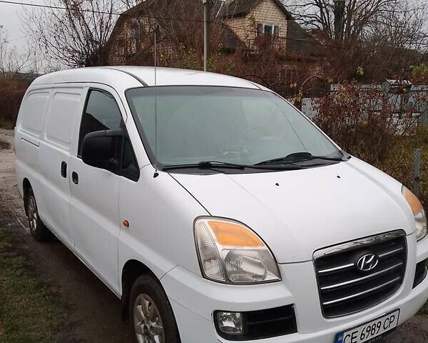 Белый Хендай H-1, объемом двигателя 2.48 л и пробегом 267 тыс. км за 4200 $, фото 1 на Automoto.ua