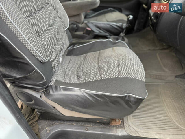 Білий Хендай H-1, об'ємом двигуна 2.4 л та пробігом 235 тис. км за 3999 $, фото 12 на Automoto.ua