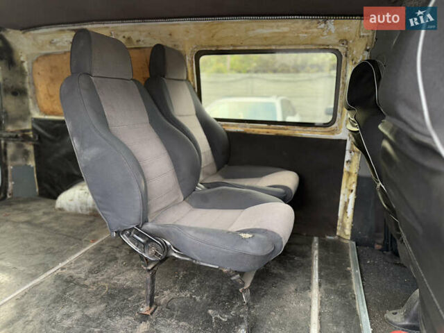 Білий Хендай H-1, об'ємом двигуна 2.4 л та пробігом 235 тис. км за 3999 $, фото 9 на Automoto.ua