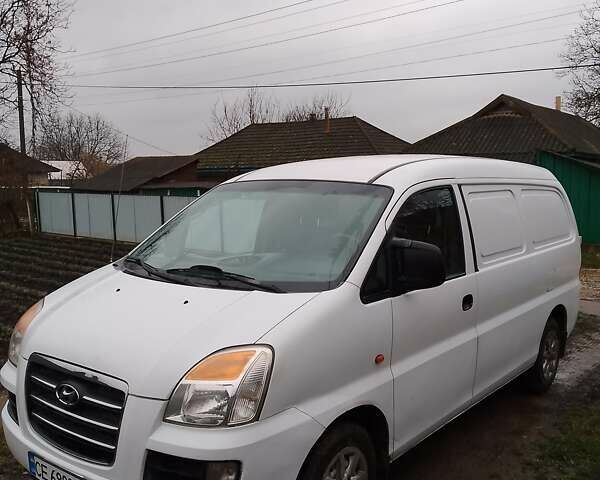 Белый Хендай H-1, объемом двигателя 2.48 л и пробегом 267 тыс. км за 4200 $, фото 6 на Automoto.ua