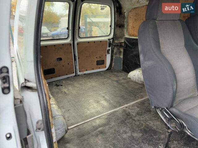 Білий Хендай H-1, об'ємом двигуна 2.4 л та пробігом 235 тис. км за 3999 $, фото 8 на Automoto.ua