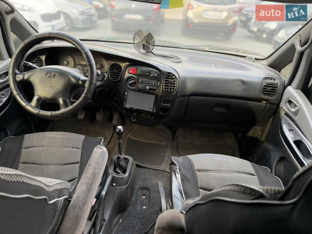 Білий Хендай H-1, об'ємом двигуна 2.4 л та пробігом 235 тис. км за 3999 $, фото 10 на Automoto.ua