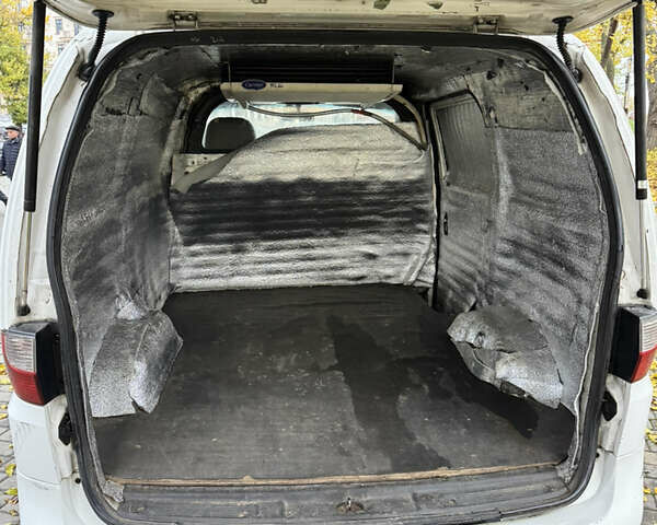 Белый Хендай H-1, объемом двигателя 2.48 л и пробегом 530 тыс. км за 6000 $, фото 11 на Automoto.ua