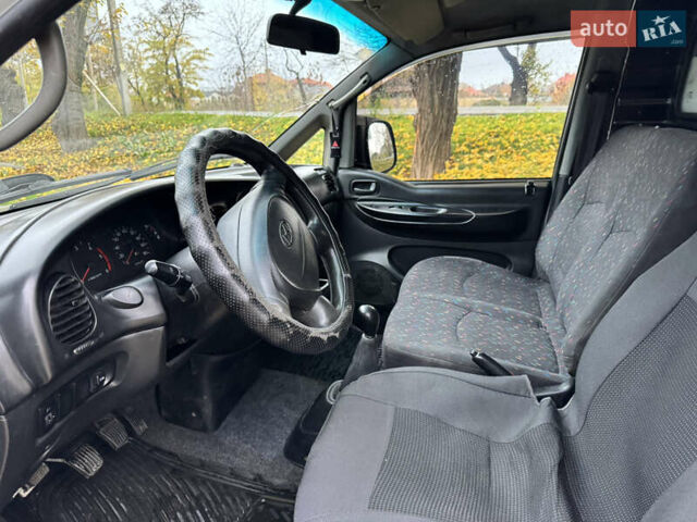 Белый Хендай H-1, объемом двигателя 2.48 л и пробегом 530 тыс. км за 6000 $, фото 5 на Automoto.ua