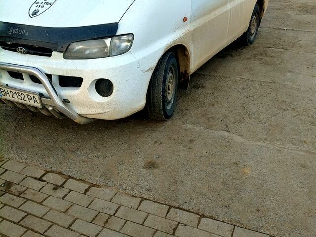 Белый Хендай H-1, объемом двигателя 2.5 л и пробегом 200 тыс. км за 2000 $, фото 5 на Automoto.ua