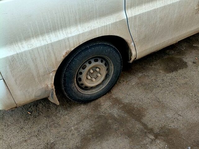 Білий Хендай H-1, об'ємом двигуна 2.5 л та пробігом 200 тис. км за 2000 $, фото 1 на Automoto.ua