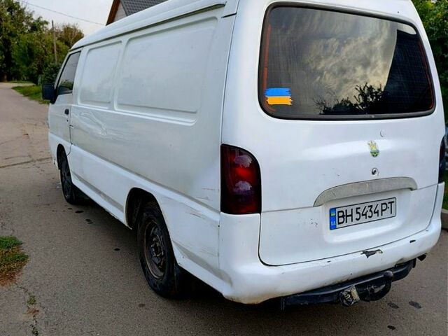 Білий Хендай H-1, об'ємом двигуна 2.5 л та пробігом 400 тис. км за 2100 $, фото 3 на Automoto.ua