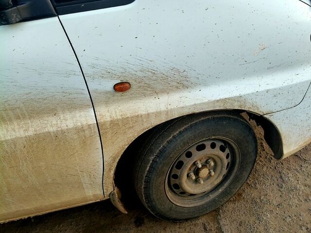 Белый Хендай H-1, объемом двигателя 2.5 л и пробегом 200 тыс. км за 2000 $, фото 2 на Automoto.ua