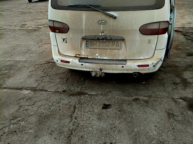 Белый Хендай H-1, объемом двигателя 2.5 л и пробегом 200 тыс. км за 2000 $, фото 3 на Automoto.ua