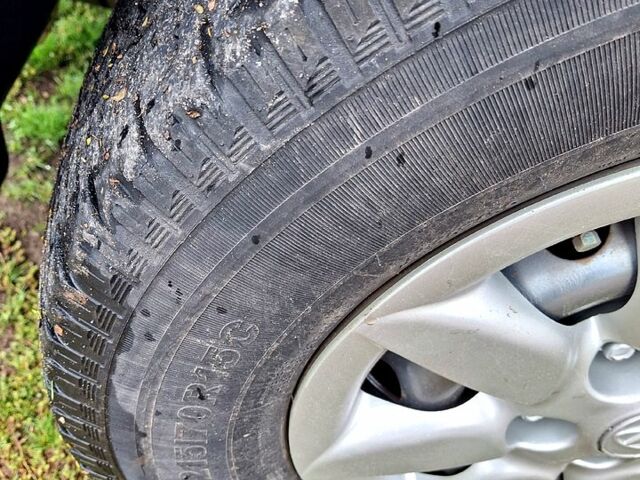 Білий Хендай H-1, об'ємом двигуна 2.5 л та пробігом 348 тис. км за 4900 $, фото 5 на Automoto.ua