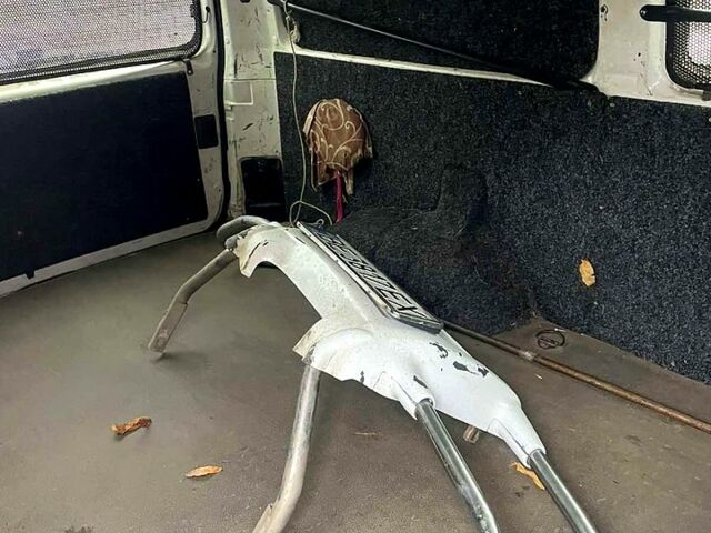 Белый Хендай H-1, объемом двигателя 2.5 л и пробегом 160 тыс. км за 2000 $, фото 4 на Automoto.ua