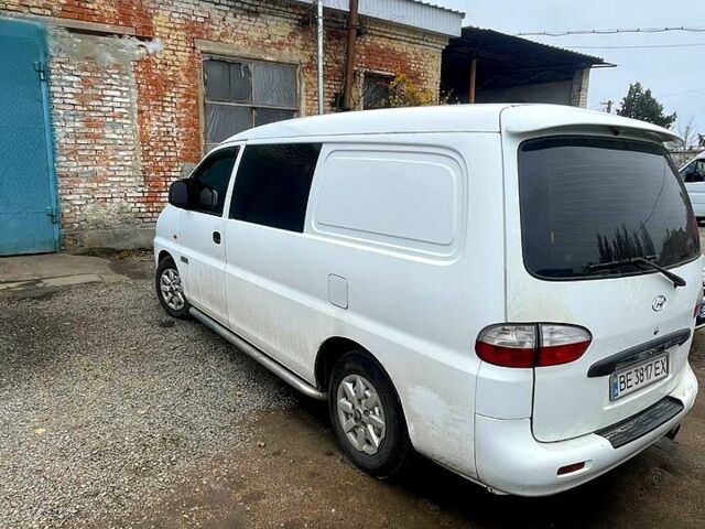 Білий Хендай H-1, об'ємом двигуна 2.5 л та пробігом 160 тис. км за 2000 $, фото 1 на Automoto.ua