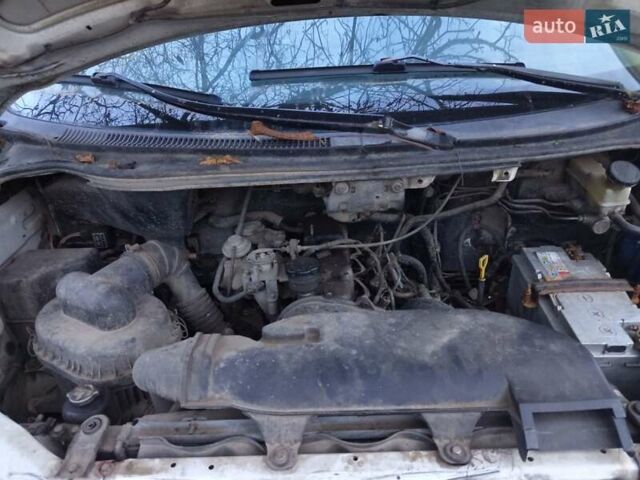 Білий Хендай H-1, об'ємом двигуна 2.5 л та пробігом 400 тис. км за 2300 $, фото 3 на Automoto.ua