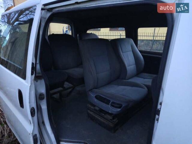 Білий Хендай H-1, об'ємом двигуна 2.5 л та пробігом 400 тис. км за 2300 $, фото 2 на Automoto.ua