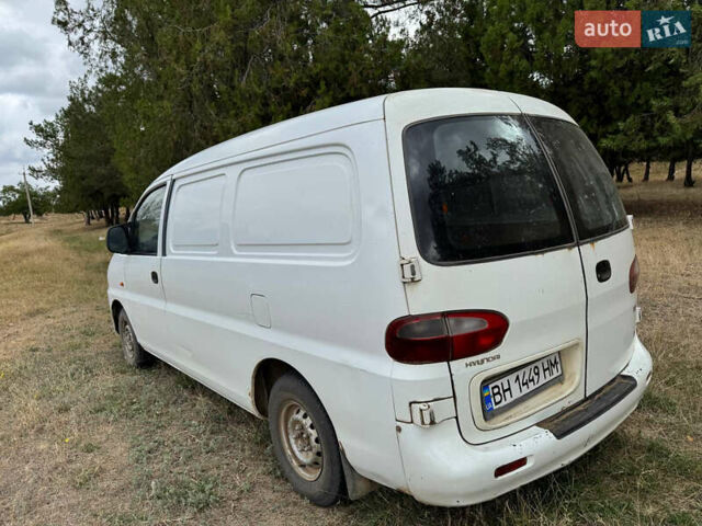 Белый Хендай H-1, объемом двигателя 2.48 л и пробегом 230 тыс. км за 3000 $, фото 6 на Automoto.ua