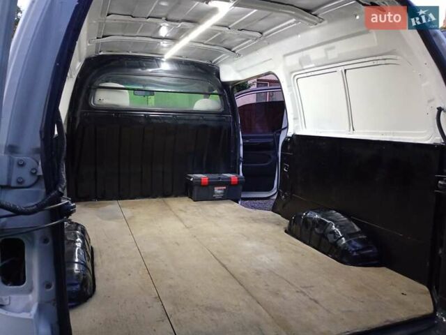 Белый Хендай H-1, объемом двигателя 2.5 л и пробегом 341 тыс. км за 4500 $, фото 3 на Automoto.ua