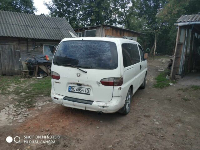 Білий Хендай H-1, об'ємом двигуна 2.5 л та пробігом 300 тис. км за 2670 $, фото 2 на Automoto.ua