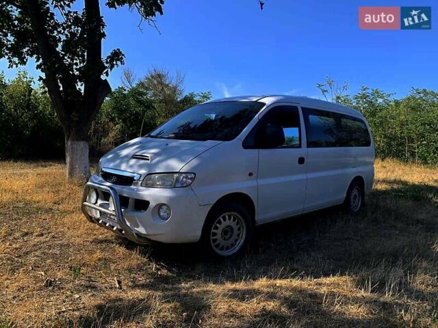 Белый Хендай H-1, объемом двигателя 2.48 л и пробегом 5 тыс. км за 5300 $, фото 3 на Automoto.ua