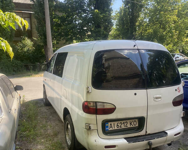 Белый Хендай H-1, объемом двигателя 2.5 л и пробегом 380 тыс. км за 5000 $, фото 5 на Automoto.ua
