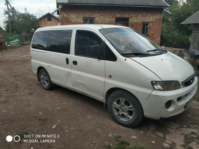 Білий Хендай H-1, об'ємом двигуна 2.5 л та пробігом 300 тис. км за 2670 $, фото 1 на Automoto.ua