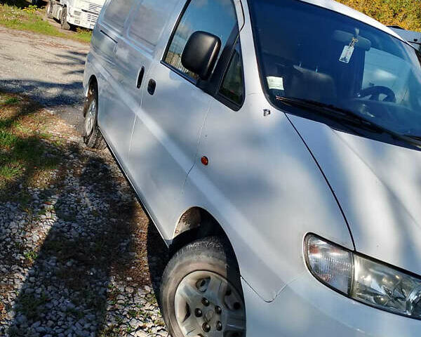 Белый Хендай H-1, объемом двигателя 0 л и пробегом 270 тыс. км за 4500 $, фото 2 на Automoto.ua