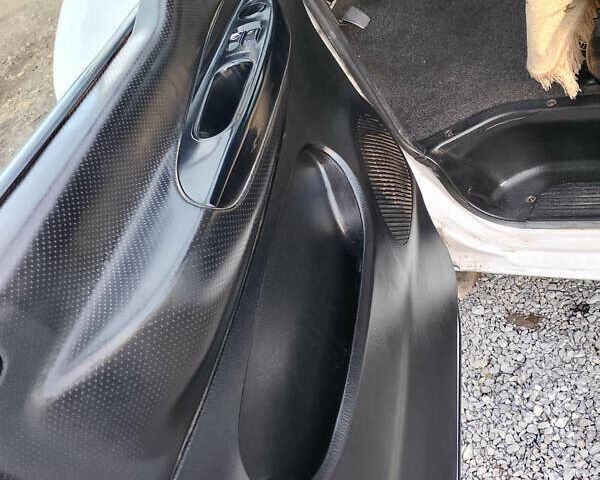 Белый Хендай H-1, объемом двигателя 0 л и пробегом 270 тыс. км за 4500 $, фото 4 на Automoto.ua