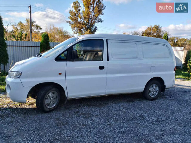 Белый Хендай H-1, объемом двигателя 0 л и пробегом 270 тыс. км за 4500 $, фото 1 на Automoto.ua