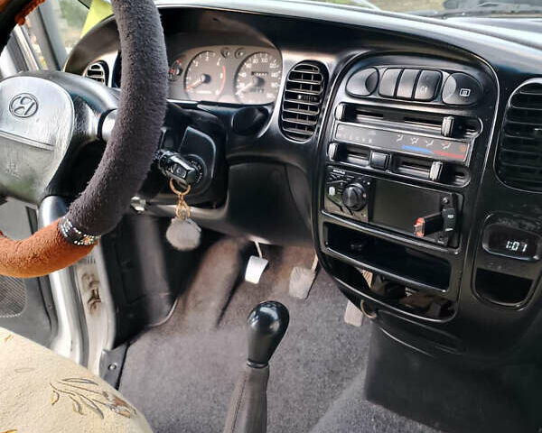 Белый Хендай H-1, объемом двигателя 0 л и пробегом 270 тыс. км за 4500 $, фото 7 на Automoto.ua