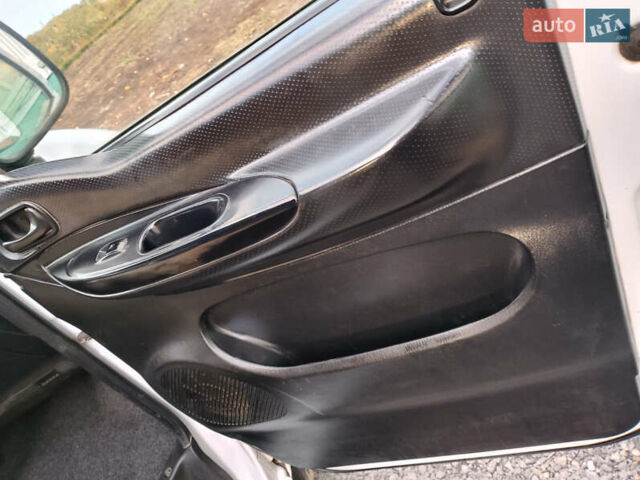 Белый Хендай H-1, объемом двигателя 0 л и пробегом 270 тыс. км за 4500 $, фото 5 на Automoto.ua