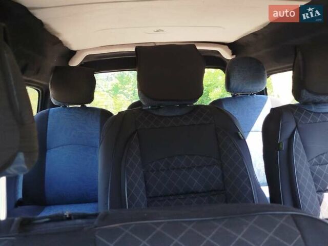 Белый Хендай H-1, объемом двигателя 2.5 л и пробегом 202 тыс. км за 5350 $, фото 10 на Automoto.ua