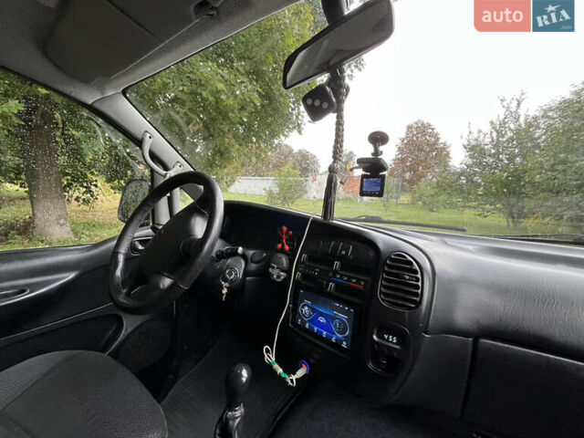 Белый Хендай H-1, объемом двигателя 2.5 л и пробегом 223 тыс. км за 5000 $, фото 10 на Automoto.ua