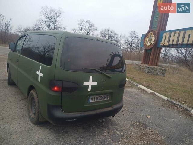 Белый Хендай H-1, объемом двигателя 2.5 л и пробегом 307 тыс. км за 3000 $, фото 4 на Automoto.ua