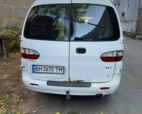Білий Хендай H-1, об'ємом двигуна 2.48 л та пробігом 258 тис. км за 3500 $, фото 3 на Automoto.ua