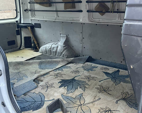 Білий Хендай H-1, об'ємом двигуна 2.48 л та пробігом 258 тис. км за 3500 $, фото 8 на Automoto.ua