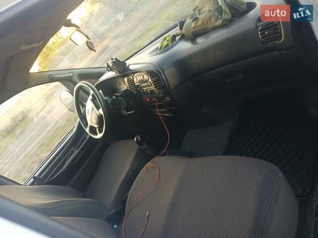 Белый Хендай H-1, объемом двигателя 2.5 л и пробегом 307 тыс. км за 3000 $, фото 6 на Automoto.ua
