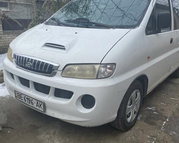 Білий Хендай H-1, об'ємом двигуна 2.5 л та пробігом 450 тис. км за 4500 $, фото 3 на Automoto.ua