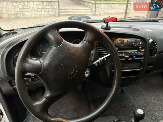 Белый Хендай H-1, объемом двигателя 2.48 л и пробегом 149 тыс. км за 5500 $, фото 9 на Automoto.ua