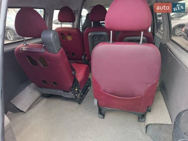 Белый Хендай H-1, объемом двигателя 2.5 л и пробегом 258 тыс. км за 4950 $, фото 14 на Automoto.ua