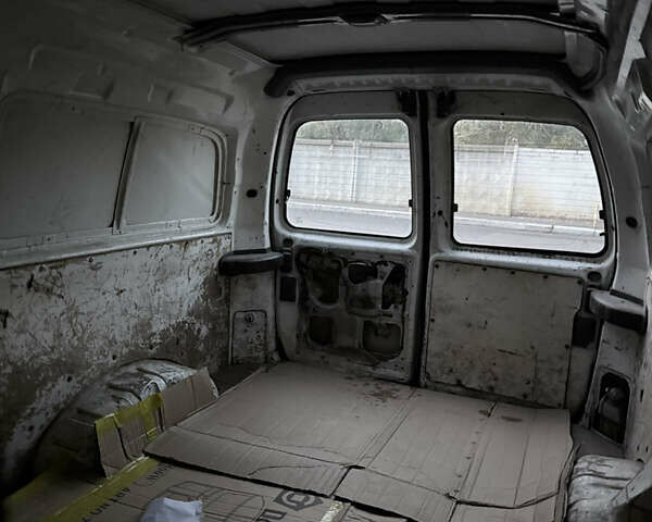 Білий Хендай H-1, об'ємом двигуна 2.5 л та пробігом 300 тис. км за 5200 $, фото 8 на Automoto.ua