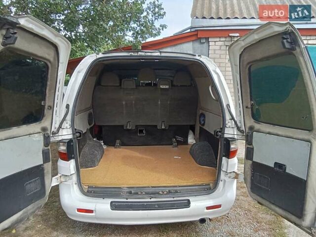 Белый Хендай H-1, объемом двигателя 2.5 л и пробегом 419 тыс. км за 4700 $, фото 5 на Automoto.ua