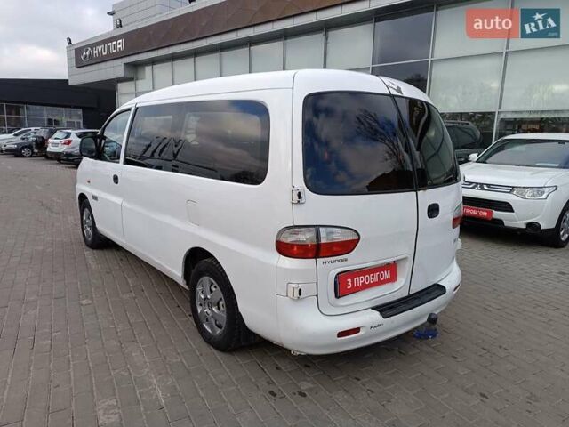 Белый Хендай H-1, объемом двигателя 2.5 л и пробегом 258 тыс. км за 4950 $, фото 4 на Automoto.ua