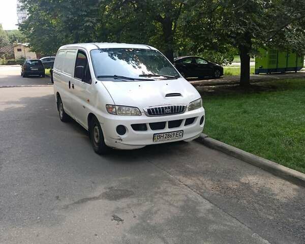 Белый Хендай H-1, объемом двигателя 2.5 л и пробегом 217 тыс. км за 4300 $, фото 10 на Automoto.ua