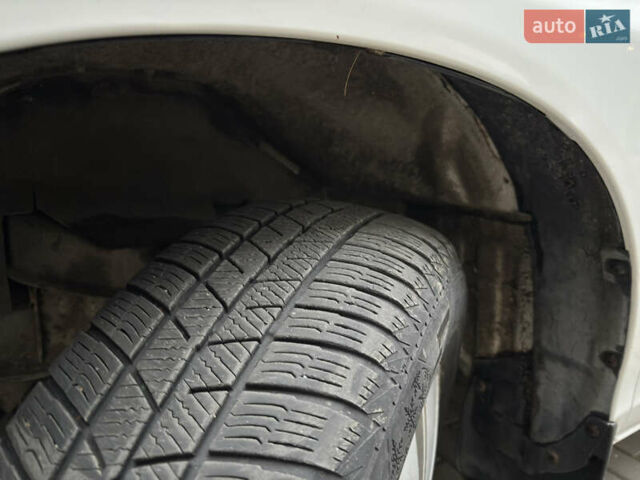 Белый Хендай H-1, объемом двигателя 2.48 л и пробегом 149 тыс. км за 5500 $, фото 3 на Automoto.ua