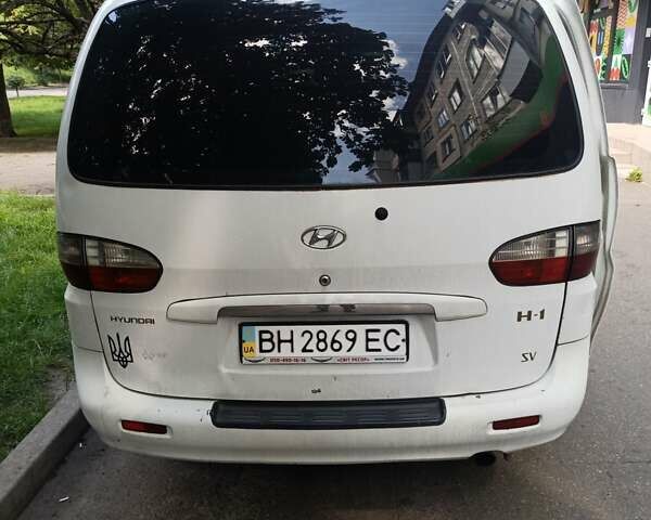 Белый Хендай H-1, объемом двигателя 2.5 л и пробегом 217 тыс. км за 4300 $, фото 9 на Automoto.ua